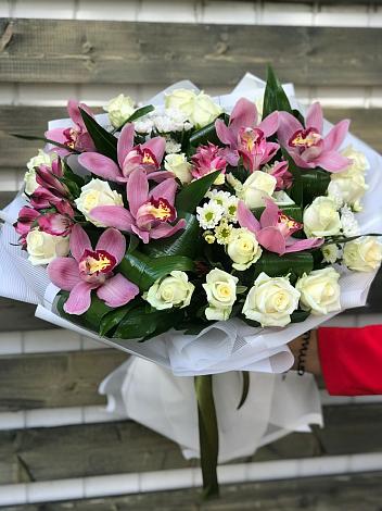 Букет цветов из: Розы и Хризантемы в Чемодурово