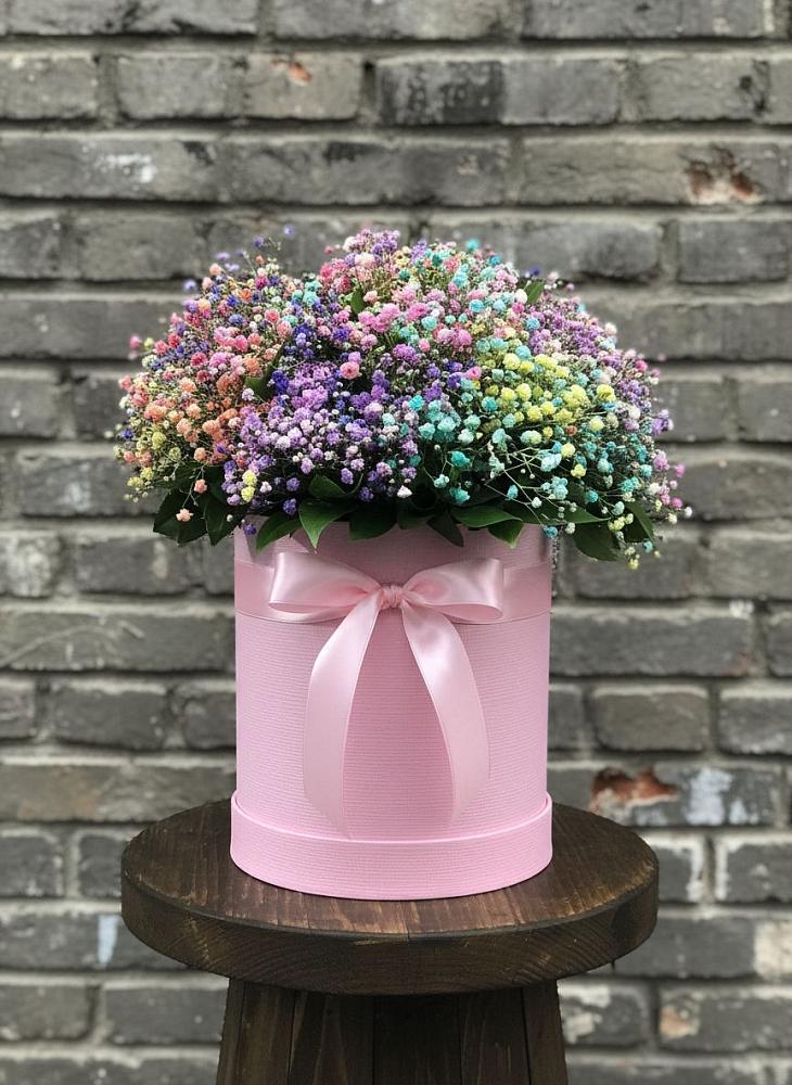 Цветочная композиция из Гипсофила и Розы в шляпной коробке в Чемодурово