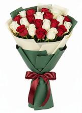 Букет Микс из красных и белых роз в Чемодурово