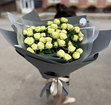Букет Белые кустовые розы Солинеро в Чемодурово