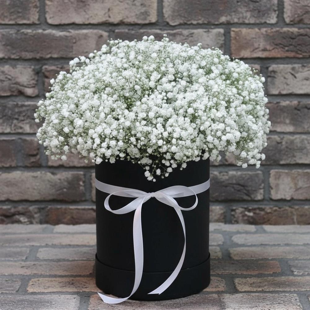 Цветочная композиция из Гипсофила в шляпной коробке в Чемодурово