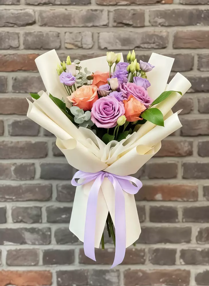 Букет цветов из: Лизиантусы и Розы в Чемодурово