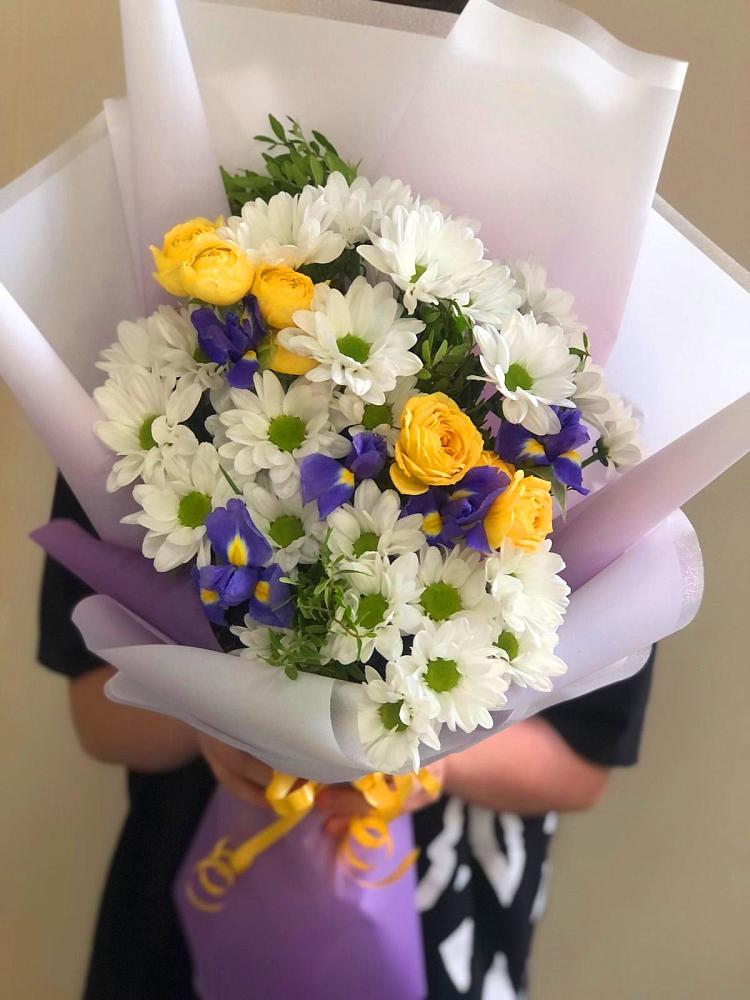 Букет цветов из: Ирисы, Хризантемы и Розы в Чемодурово