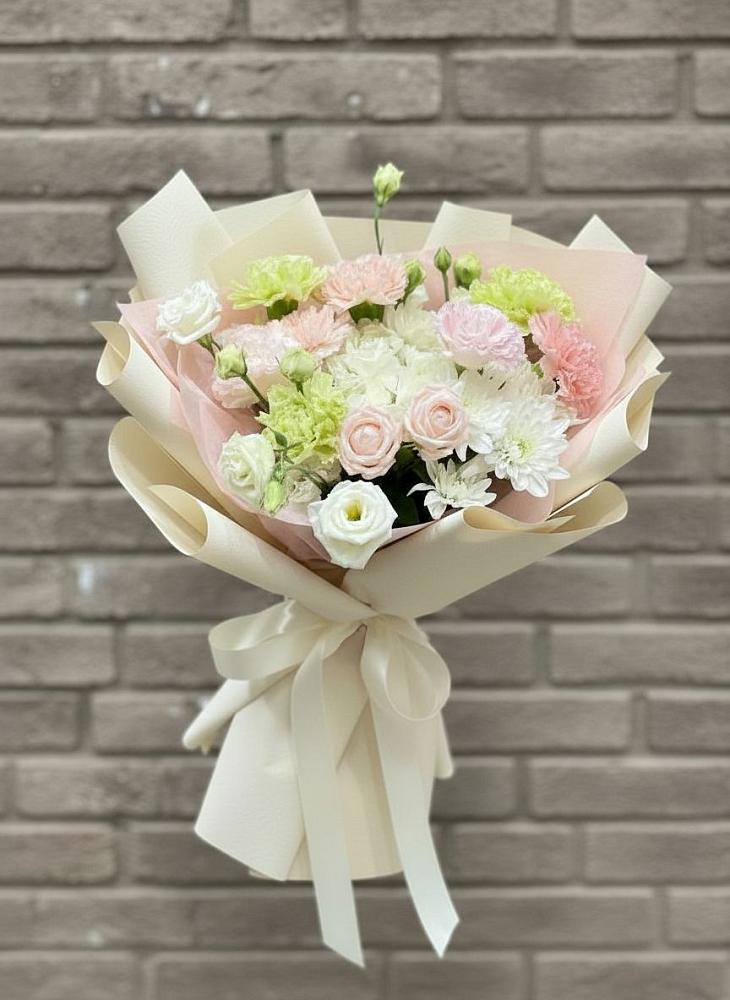 Букет цветов из: Гвоздики, Розы, Лизиантусы и Хризантемы в Чемодурово