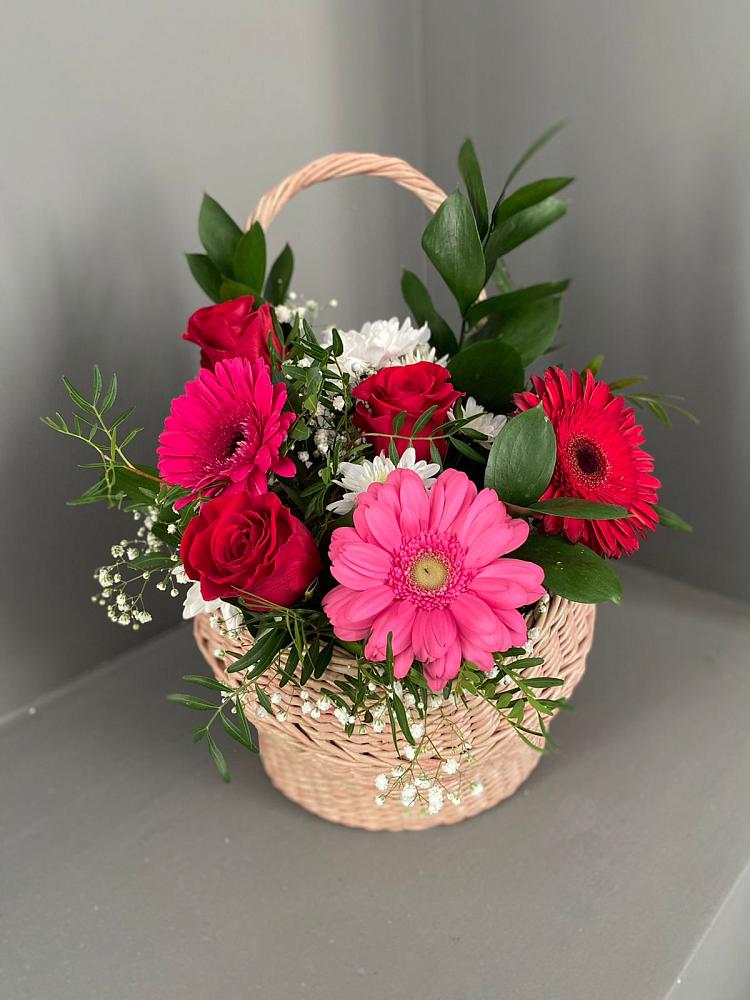 Цветочная композиция из Розы, Хризантемы и Герберы в корзине в Чемодурово