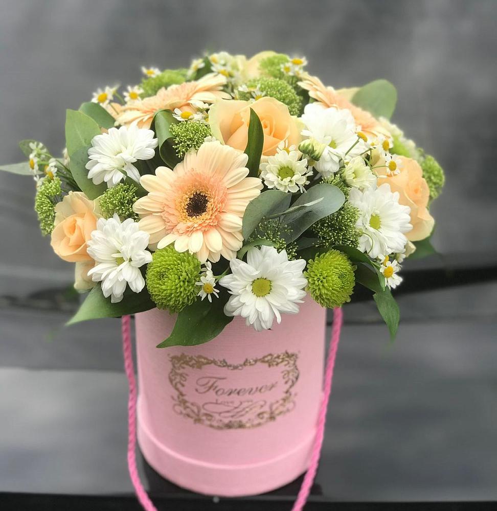 Цветочная композиция из Розы, Герберы и Хризантемы в шляпной коробке в Чемодурово