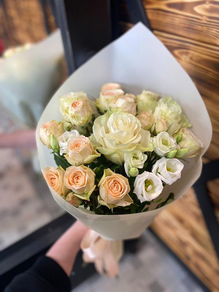 Букет цветов из: Розы и Лизиантусы в Чемодурово